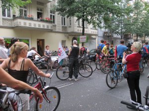 Kundgebung vor der Karl-Kunger Str.26